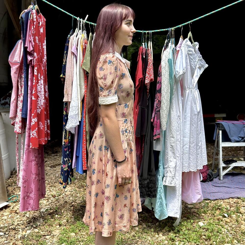 1940s peach ditzy floral day dress floral cold rayon w/ bow collar - Picture 3 of 5